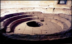 Лаконикум в древнем прошлом — это круглое помещение, которое выложено тесаными камнями.